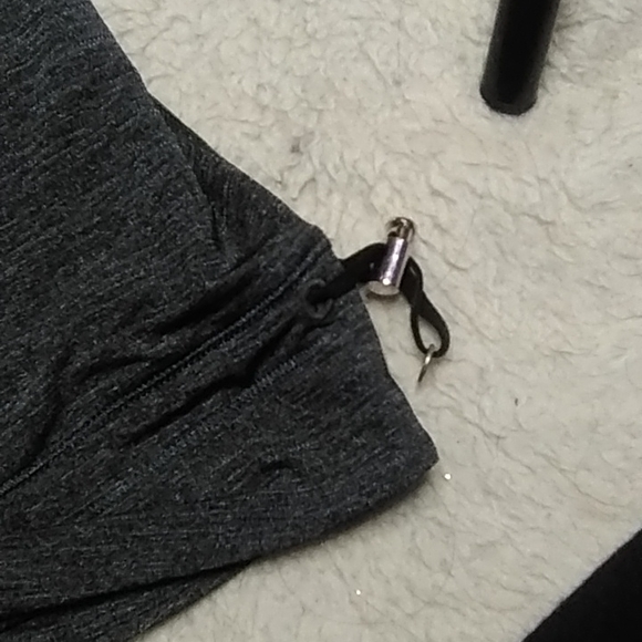 Workout top - Picture 2 of 3